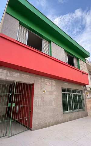 Casa para alugar com 168m², 3 quartos e 2 vagas Casa para alugar com 168m², 3 quartos e 2 vagasFachada