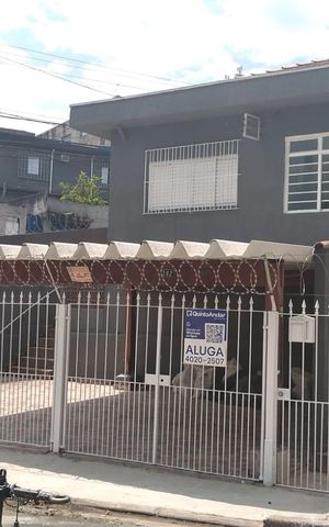 Casa para alugar com 200m², 3 quartos e 4 vagas Casa para alugar com 200m², 3 quartos e 4 vagasFachada