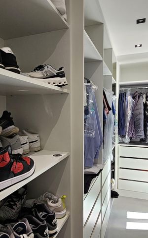 Apartamento à venda com 140m², 3 quartos e 3 vagas Apartamento à venda com 140m², 3 quartos e 3 vagasCloset