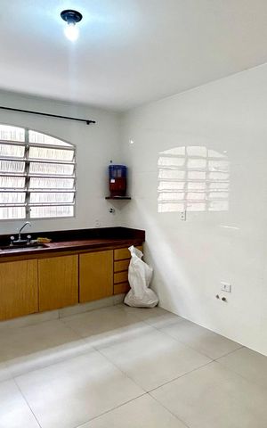 Casa para alugar com 100m², 2 quartos e 2 vagasCozinha