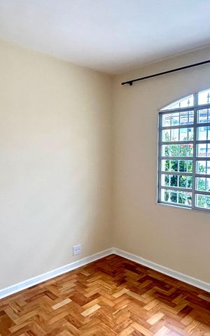Casa para alugar com 100m², 2 quartos e 2 vagasSala