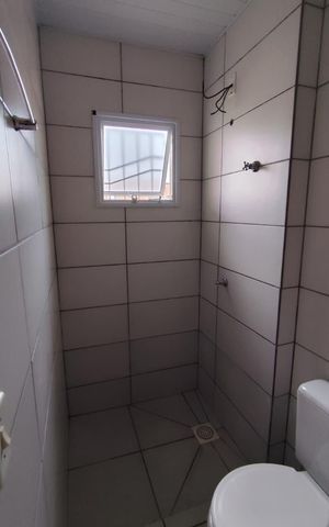 Casa à venda com 40m², 2 quartos e 1 vaga Casa à venda com 40m², 2 quartos e 1 vagaBanheiro