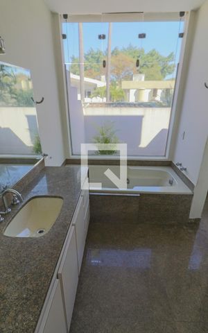 Casa para alugar com 420m², 4 quartos e 5 vagas