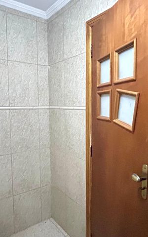 Casa à venda com 254m², 3 quartos e 2 vagasBanheiro 1
