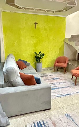 Casa à venda com 254m², 3 quartos e 2 vagasSala