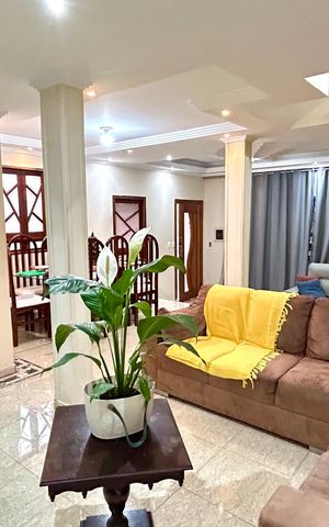 Casa à venda com 254m², 3 quartos e 2 vagasSala