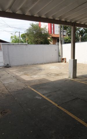 Casa para alugar com 136m², 2 quartos e 5 vagasQuintal