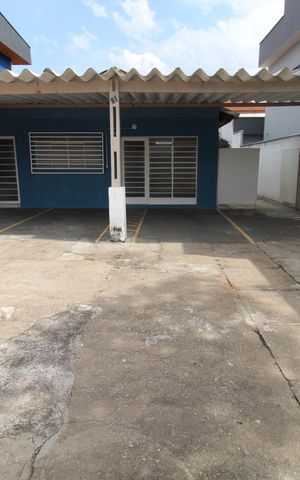 Casa para alugar com 136m², 2 quartos e 5 vagasGaragem