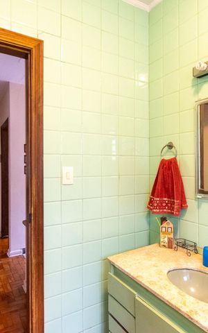Casa à venda com 174m², 3 quartos e 2 vagas Casa à venda com 174m², 3 quartos e 2 vagasBanheiro Social
