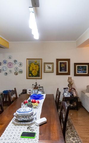 Casa à venda com 174m², 3 quartos e 2 vagas Casa à venda com 174m², 3 quartos e 2 vagasSala