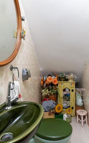 Casa à venda com 174m², 3 quartos e 2 vagas Casa à venda com 174m², 3 quartos e 2 vagasLavabo