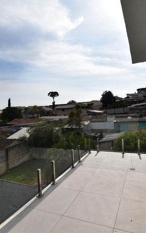 Casa à venda com 315m², 4 quartos e 6 vagasVaranda Quarto 2