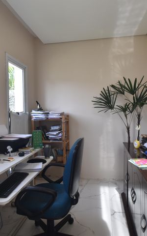 Casa à venda com 315m², 4 quartos e 6 vagasEscritório