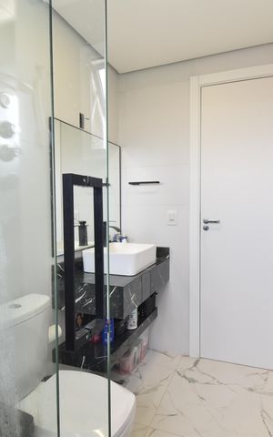 Casa à venda com 315m², 4 quartos e 6 vagasBanheiro da Suíte