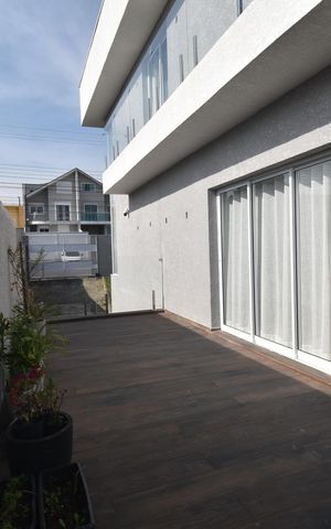 Casa à venda com 315m², 4 quartos e 6 vagasVaranda