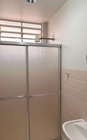 Casa para alugar com 323m², 5 quartos e 4 vagas Casa para alugar com 323m², 5 quartos e 4 vagasBanheiro da Suíte 2