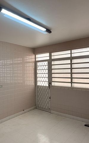 Casa para alugar com 323m², 5 quartos e 4 vagas Casa para alugar com 323m², 5 quartos e 4 vagasÁrea de serviço