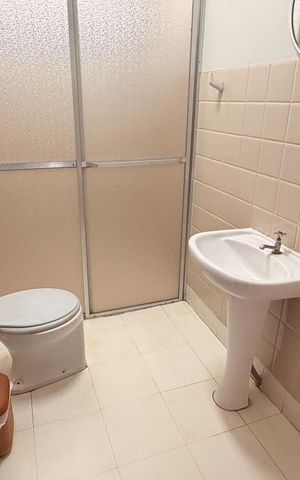 Casa para alugar com 323m², 5 quartos e 4 vagas Casa para alugar com 323m², 5 quartos e 4 vagasBanheiro Social 2