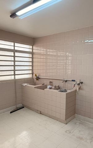 Casa para alugar com 323m², 5 quartos e 4 vagas Casa para alugar com 323m², 5 quartos e 4 vagasÁrea de serviço