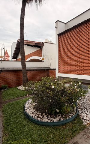 Casa para alugar com 323m², 5 quartos e 4 vagas Casa para alugar com 323m², 5 quartos e 4 vagasÁrea externa