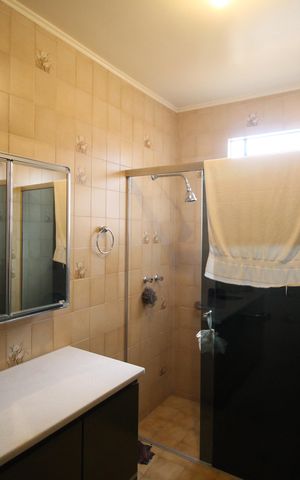 Casa para alugar com 318m², 3 quartos e 2 vagasBanheiro