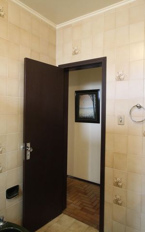 Casa para alugar com 318m², 3 quartos e 2 vagasBanheiro