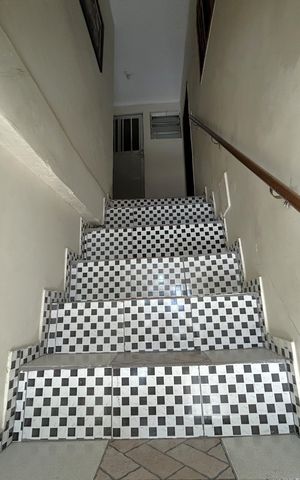 Casa para alugar com 75m², 2 quartos e sem vagaEscada