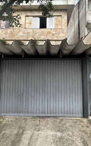 Casa para alugar com 300m², 4 quartos e 3 vagas Casa para alugar com 300m², 4 quartos e 3 vagasFachada