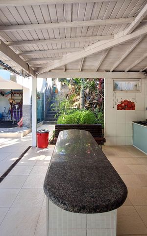 Casa de condomínio à venda com 300m², 4 quartos e 2 vagas Casa de condomínio à venda com 300m², 4 quartos e 2 vagasQuintal