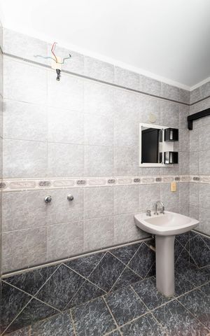 Casa para alugar com 380m², 3 quartos e 2 vagas Casa para alugar com 380m², 3 quartos e 2 vagasBanheiro 1