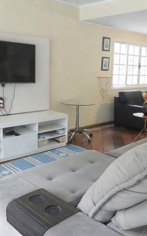 Casa de condomínio à venda com 360m², 2 quartos e 4 vagas Casa de condomínio à venda com 360m², 2 quartos e 4 vagasSala de TV