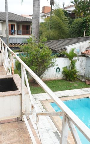 Casa de condomínio à venda com 360m², 2 quartos e 4 vagasSacada