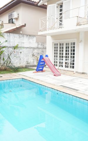 Casa de condomínio à venda com 360m², 2 quartos e 4 vagasPiscina