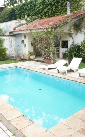 Casa de condomínio à venda com 360m², 2 quartos e 4 vagasPiscina