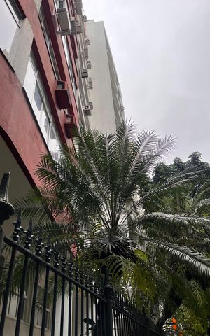 Apartamento à venda com 210m², 4 quartos e 1 vaga Apartamento à venda com 210m², 4 quartos e 1 vagaFachada