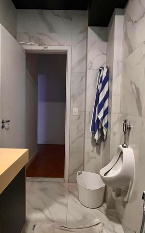 Apartamento à venda com 210m², 4 quartos e 1 vaga Apartamento à venda com 210m², 4 quartos e 1 vagaBanheiro 2