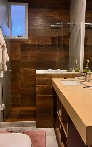 Apartamento à venda com 210m², 4 quartos e 1 vaga Apartamento à venda com 210m², 4 quartos e 1 vagaBanheiro 2