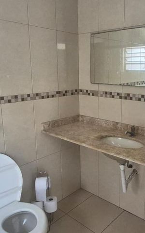 Casa à venda com 175m², 4 quartos e sem vaga Casa à venda com 175m², 4 quartos e sem vagaBanheiro