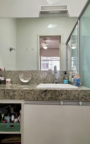 Apartamento à venda com 260m², 4 quartos e 2 vagasbanheiro 2