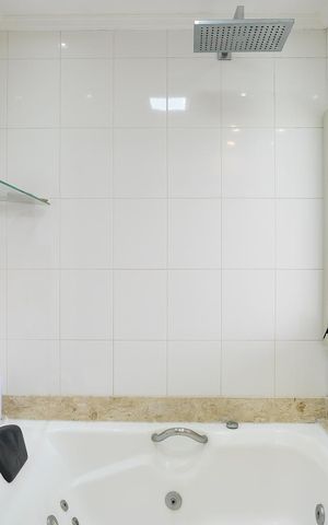 Apartamento à venda com 200m², 3 quartos e 3 vagasBanheiro da suíte 1