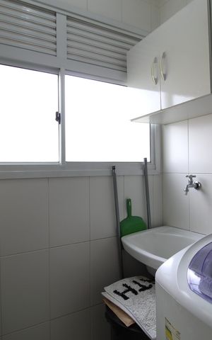 Apartamento à venda com 71m², 2 quartos e 2 vagasCozinha e Área de Serviço