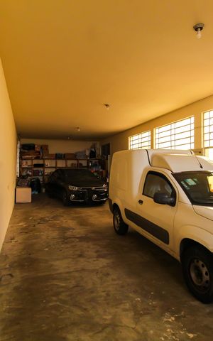 Casa à venda com 300m², 3 quartos e 8 vagas Casa à venda com 300m², 3 quartos e 8 vagasGaragem