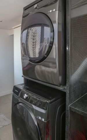 Apartamento à venda com 96m², 3 quartos e 3 vagas Apartamento à venda com 96m², 3 quartos e 3 vagasÁrea de serviço
