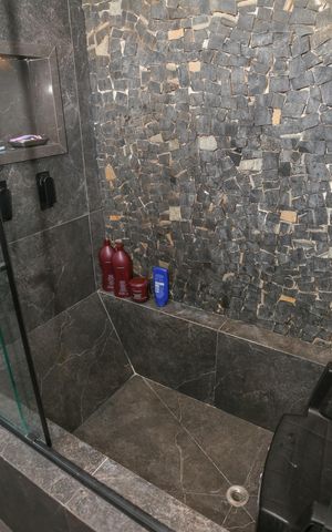 Apartamento à venda com 96m², 3 quartos e 3 vagas Apartamento à venda com 96m², 3 quartos e 3 vagasBanheiro da suíte 3