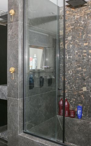 Apartamento à venda com 96m², 3 quartos e 3 vagas Apartamento à venda com 96m², 3 quartos e 3 vagasBanheiro da suíte 3