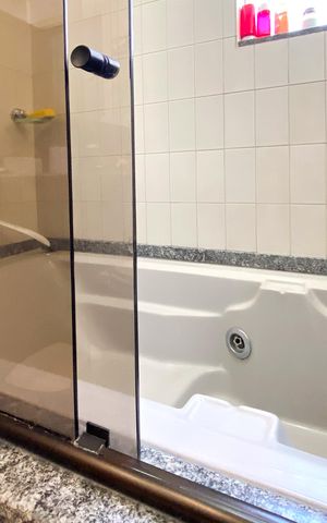 Apartamento à venda com 115m², 4 quartos e 2 vagas Apartamento à venda com 115m², 4 quartos e 2 vagasBanheiro da Suíte