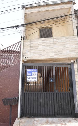 Casa à venda com 300m², 4 quartos e 4 vagasFachada