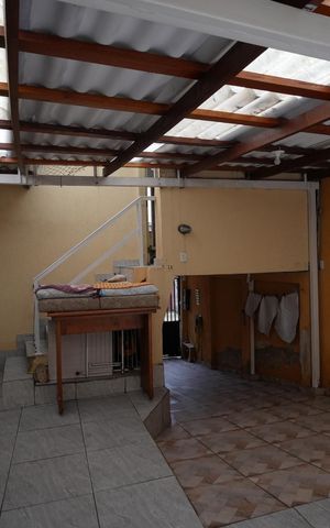 Casa à venda com 300m², 4 quartos e 4 vagasGaragem