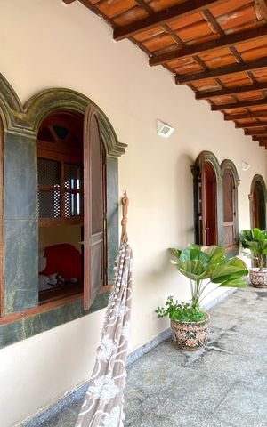 Casa à venda com 388m², 4 quartos e 4 vagas Casa à venda com 388m², 4 quartos e 4 vagasVaranda