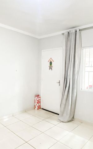 Casa para alugar com 90m², 2 quartos e 1 vaga Casa para alugar com 90m², 2 quartos e 1 vagaSala